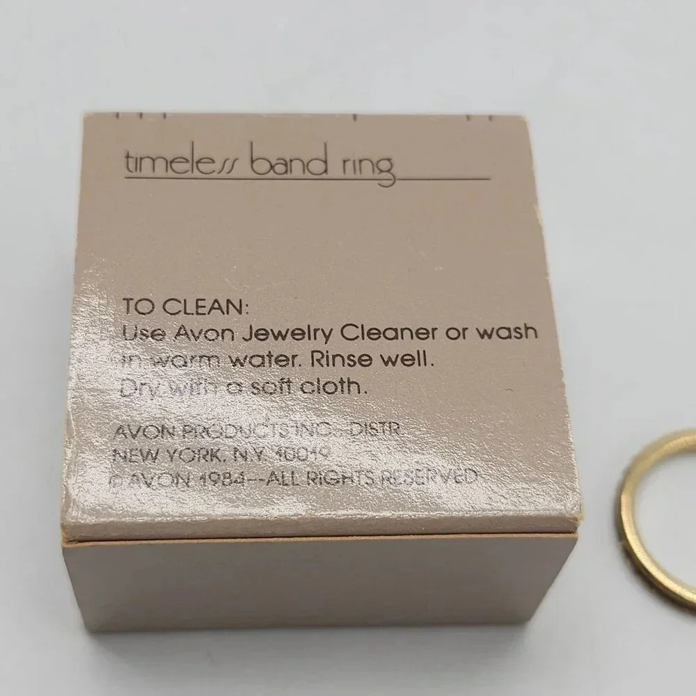 Avon 1984 Timeless Band Ring Gold Tone with Simulated Ruby Size 8